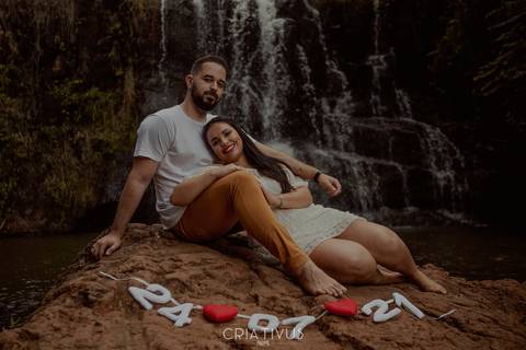 Inspiração e ideias ensaio fotográfico pré casamento de casal Cachoeira do Saltão Brotas SP'