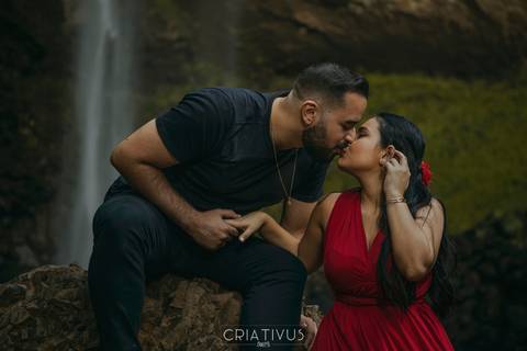 Inspiração e ideias ensaio fotográfico pré casamento de casal Cachoeira do Saltão Brotas SP'
