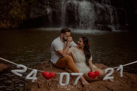 Inspiração e ideias ensaio fotográfico pré casamento de casal Cachoeira do Saltão Brotas SP'