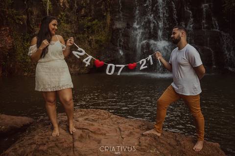 Inspiração e ideias ensaio fotográfico pré casamento de casal Cachoeira do Saltão Brotas SP'