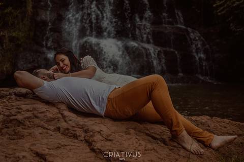 Inspiração e ideias ensaio fotográfico pré casamento de casal Cachoeira do Saltão Brotas SP'