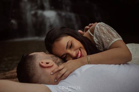 Inspiração e ideias ensaio fotográfico pré casamento de casal Cachoeira do Saltão Brotas SP'