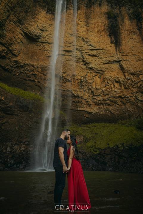 Inspiração e ideias ensaio fotográfico pré casamento de casal Cachoeira do Saltão Brotas SP'