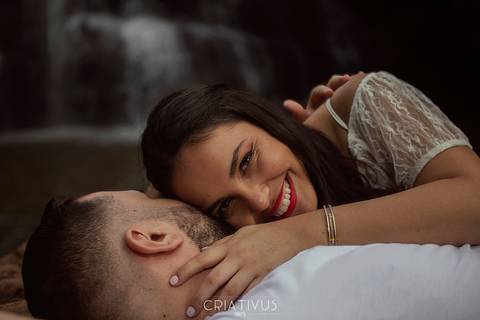Inspiração e ideias ensaio fotográfico pré casamento de casal Cachoeira do Saltão Brotas SP'