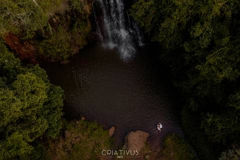 Inspiração e ideias ensaio fotográfico pré casamento de casal Cachoeira do Saltão Brotas SP'