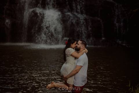 Inspiração e ideias ensaio fotográfico pré casamento de casal Cachoeira do Saltão Brotas SP'