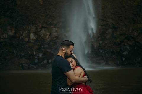 Inspiração e ideias ensaio fotográfico pré casamento de casal Cachoeira do Saltão Brotas SP'