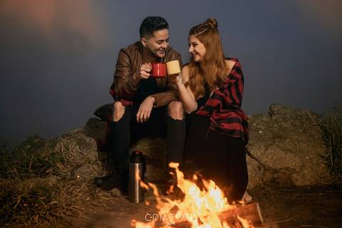 Inspiração e ideias ensaio fotográfico pré casamento de casal com fogueira no Pico do Olho d'Água Mairiporã - SP'