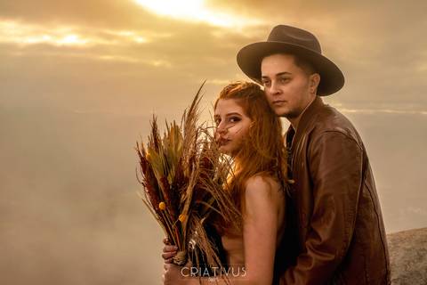 Inspiração e ideias ensaio fotográfico pré casamento de casal Pico do Olho d'Água Mairiporã - SP'