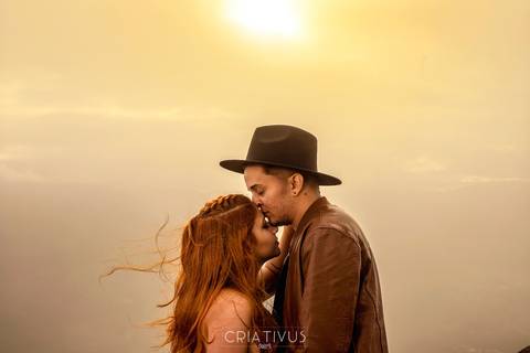 Inspiração e ideias ensaio fotográfico pré casamento de casal Pico do Olho d'Água Mairiporã - SP'