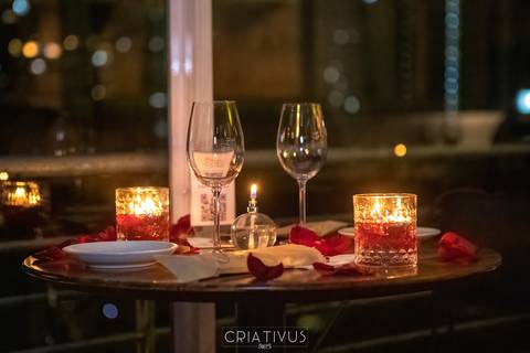 Foto e Vídeo criativo para o Pedido de Casamento surpresa romântico no  restaurante Esther Rooftop'