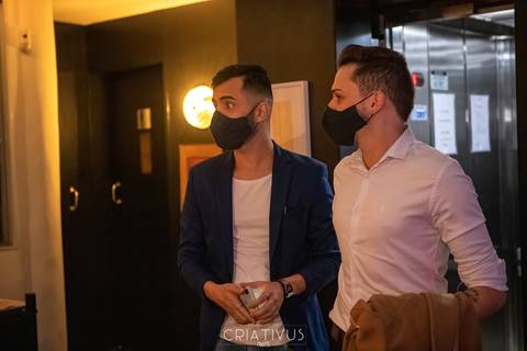 Foto e Vídeo criativo para o Pedido de Casamento surpresa romântico no  restaurante Esther Rooftop'