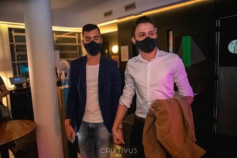 Foto e Vídeo criativo para o Pedido de Casamento surpresa romântico no  restaurante Esther Rooftop'