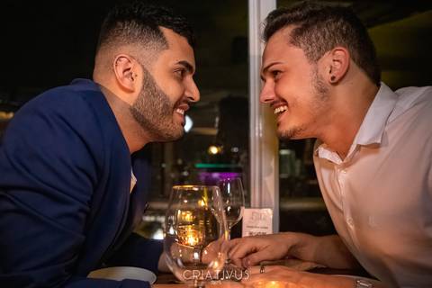 Foto e Vídeo criativo para o Pedido de Casamento surpresa romântico no  restaurante Esther Rooftop'