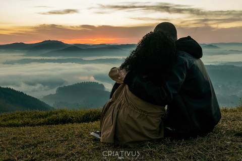 Inspiração e ideias criativas  ensaio fotográfico pré casamento de casal no Morro do Capuava'