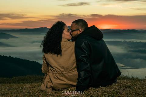 Inspiração e ideias criativas  ensaio fotográfico pré casamento de casal no Morro do Capuava'