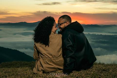 Inspiração e ideias criativas  ensaio fotográfico pré casamento de casal no Morro do Capuava'