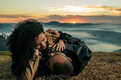 Inspiração e ideias criativas  ensaio fotográfico pré casamento de casal no Morro do Capuava'
