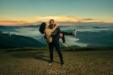 Inspiração e ideias criativas  ensaio fotográfico pré casamento de casal no Morro do Capuava'