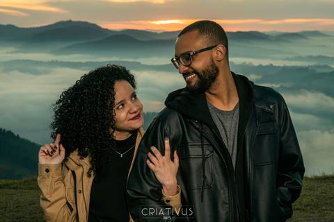 Inspiração e ideias criativas  ensaio fotográfico pré casamento de casal no Morro do Capuava'