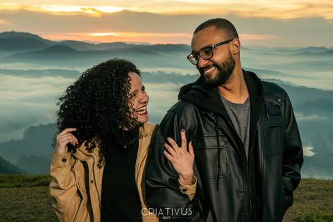 Inspiração e ideias criativas  ensaio fotográfico pré casamento de casal no Morro do Capuava'