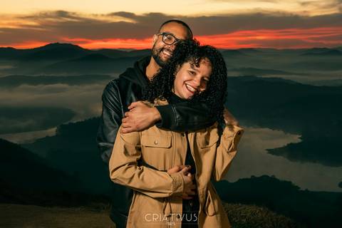 Inspiração e ideias criativas  ensaio fotográfico pré casamento de casal no Morro do Capuava'