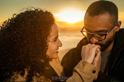 Inspiração e ideias criativas  ensaio fotográfico pré casamento de casal no Morro do Capuava'
