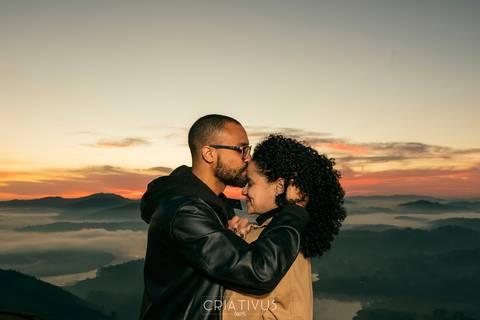 Inspiração e ideias criativas  ensaio fotográfico pré casamento de casal no Morro do Capuava'