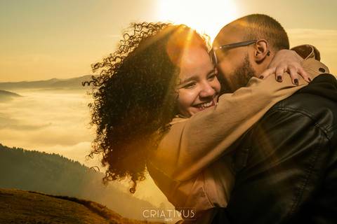 Inspiração e ideias criativas  ensaio fotográfico pré casamento de casal no Morro do Capuava'