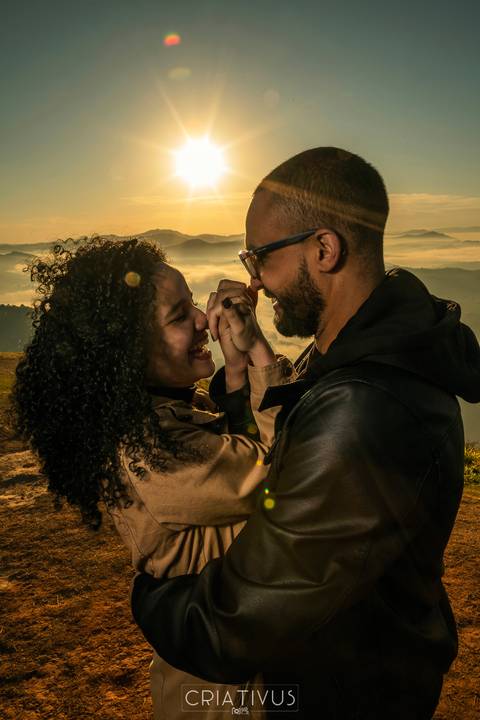 Inspiração e ideias criativas  ensaio fotográfico pré casamento de casal no Morro do Capuava'