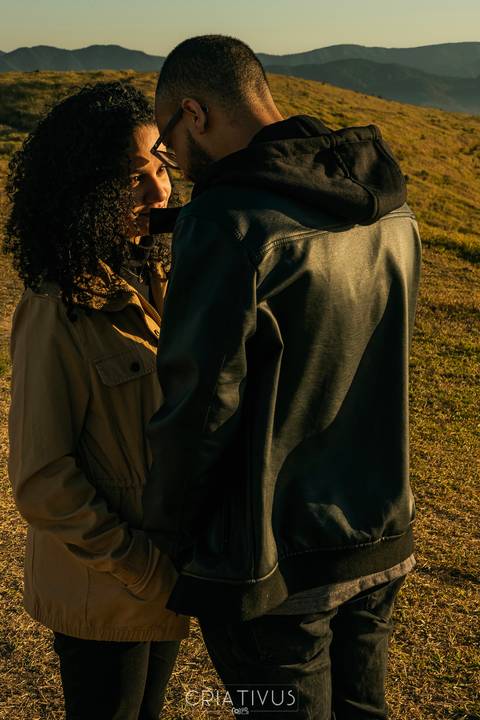 Inspiração e ideias criativas  ensaio fotográfico pré casamento de casal no Morro do Capuava'