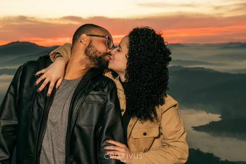 Inspiração e ideias criativas  ensaio fotográfico pré casamento de casal no Morro do Capuava'
