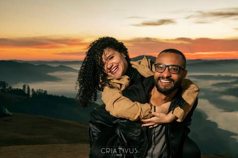 Inspiração e ideias criativas  ensaio fotográfico pré casamento de casal no Morro do Capuava'