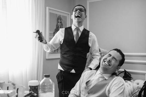 Inspiração e ideias criativas de fotos fotográfico de Making Of do noivo no Espaço Le Charmant '