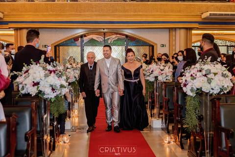 Inspiração e ideias criativas de fotos fotográfico de casamento entrada do noivo na igreja Paróquia Santíssima Trindade Butantã'