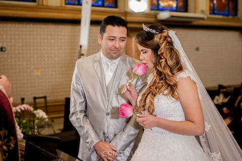 Inspiração e ideias criativas de fotos fotográfico de casamento na igreja Paróquia Santíssima Trindade Butantã'