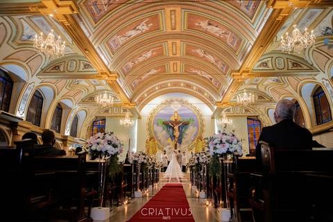 Inspiração e ideias criativas de fotos fotográfico de casamento na igreja Paróquia Santíssima Trindade Butantã'