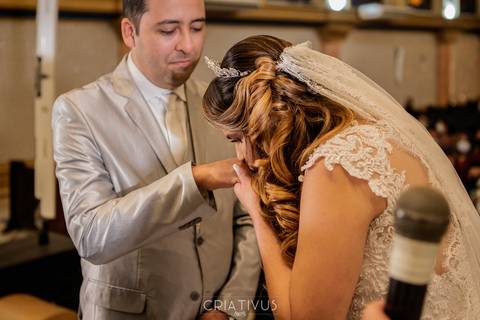 Inspiração e ideias criativas de fotos fotográfico de casamento na igreja Paróquia Santíssima Trindade Butantã'