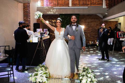 Ensaio fotográfico de casamento com os noivos Editorial Dreams no Espaço Splendour em Osasco-SP'
