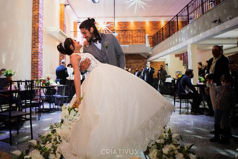 Ensaio fotográfico de casamento com os noivos Editorial Dreams no Espaço Splendour em Osasco-SP'