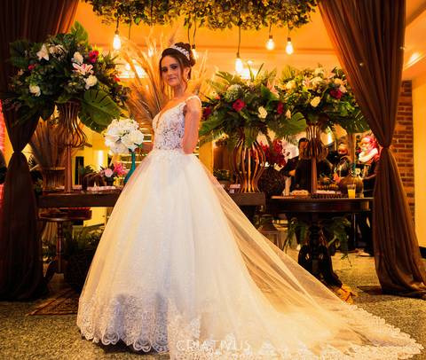 Ensaio fotográfico de casamento com os noivos Editorial Dreams no Espaço Splendour em Osasco-SP'