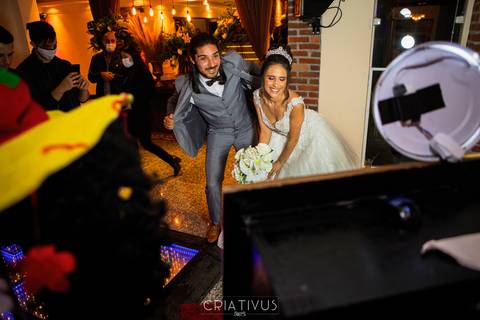 Ensaio fotográfico de casamento com os noivos Editorial Dreams no Espaço Splendour em Osasco-SP'