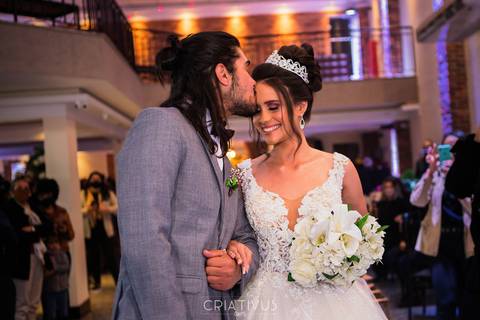 Ensaio fotográfico de casamento com os noivos Editorial Dreams no Espaço Splendour em Osasco-SP'