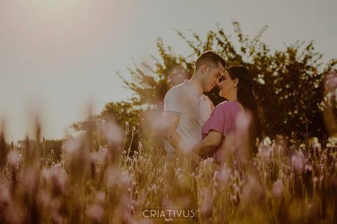 Inspiração e ideias criativas  ensaio fotográfico pré casamento de casal em Holambra-SP'