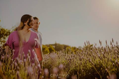 Inspiração e ideias criativas  ensaio fotográfico pré casamento de casal em Holambra-SP'