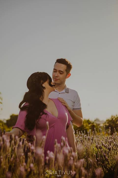 Inspiração e ideias criativas  ensaio fotográfico pré casamento de casal em Holambra-SP'