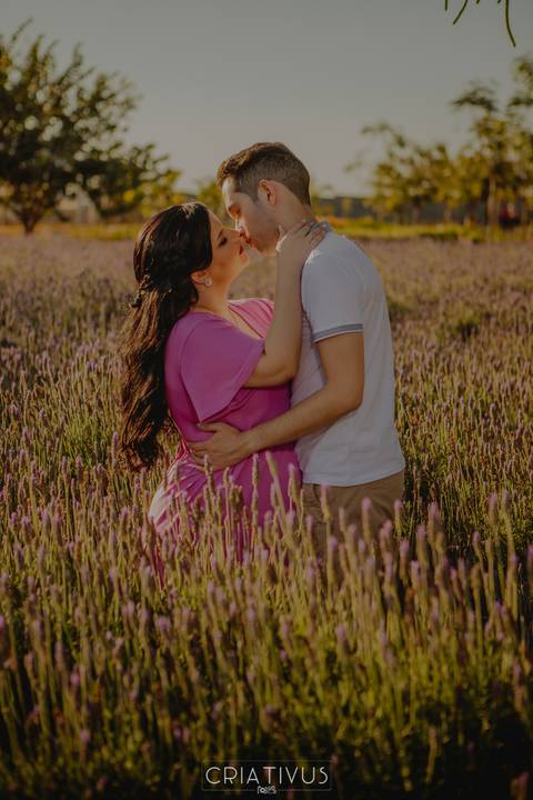 Inspiração e ideias criativas  ensaio fotográfico pré casamento de casal em Holambra-SP'
