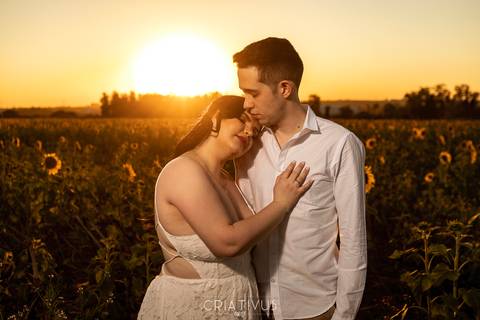 Inspiração e ideias criativas  ensaio fotográfico pré casamento de casal em Holambra-SP'