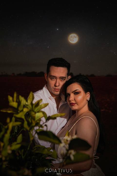 Inspiração e ideias criativas  ensaio fotográfico pré casamento de casal em Holambra-SP'