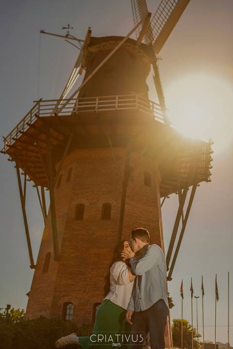 Inspiração e ideias criativas  ensaio fotográfico pré casamento de casal em Holambra-SP'